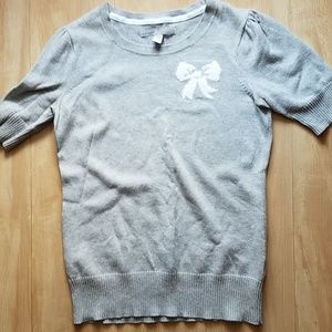 OLD NAVY Short sleeved gray sweater w bow